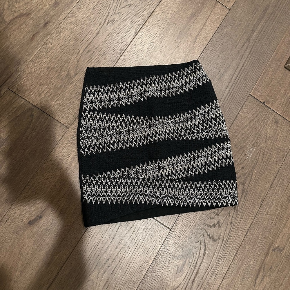 H&M Black and Gray Chevron Mini Skirt